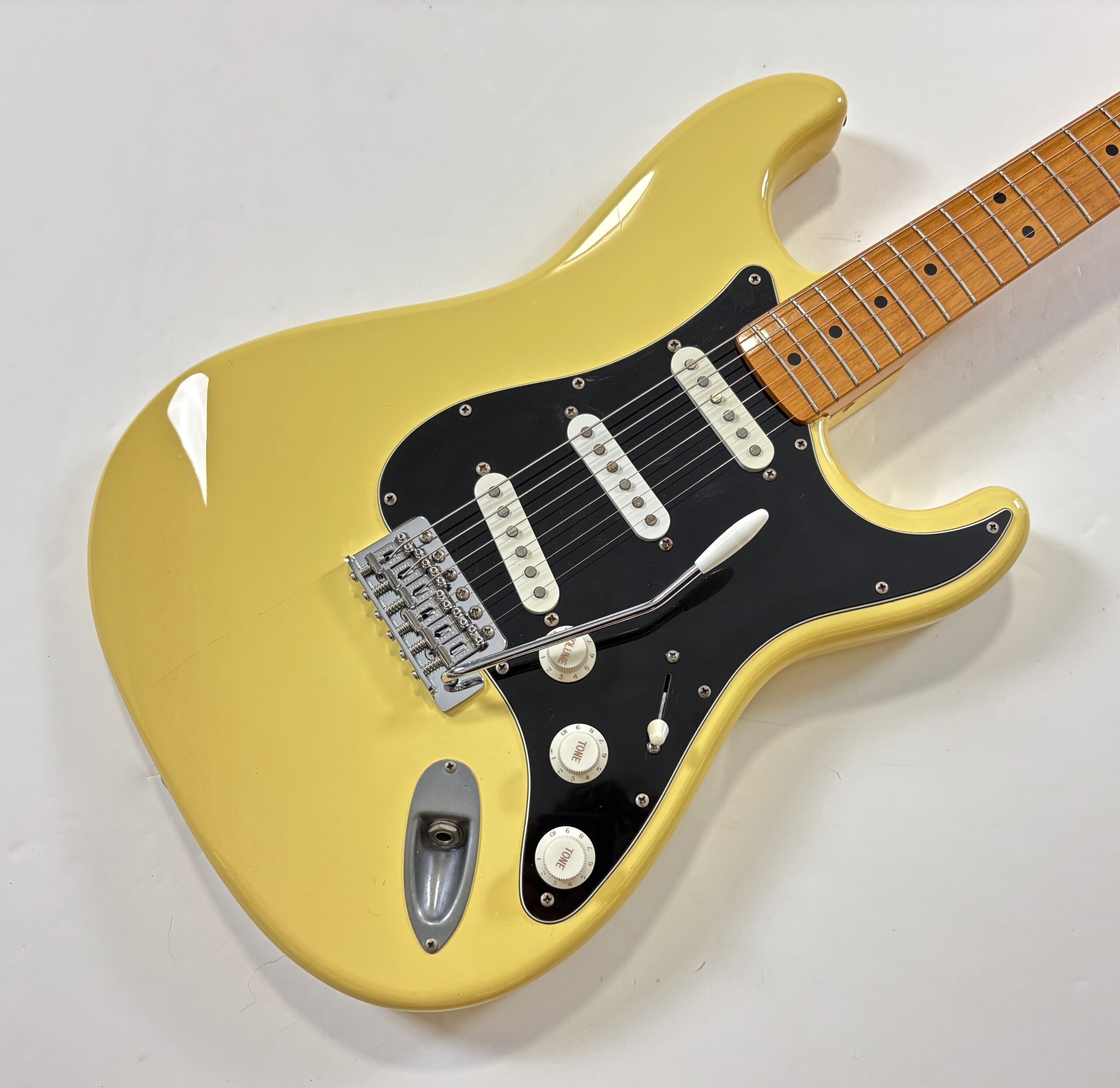 Fender Stratocaster ST-72 Vintage White 1993-1994 made in Japan - Thumbnail 3