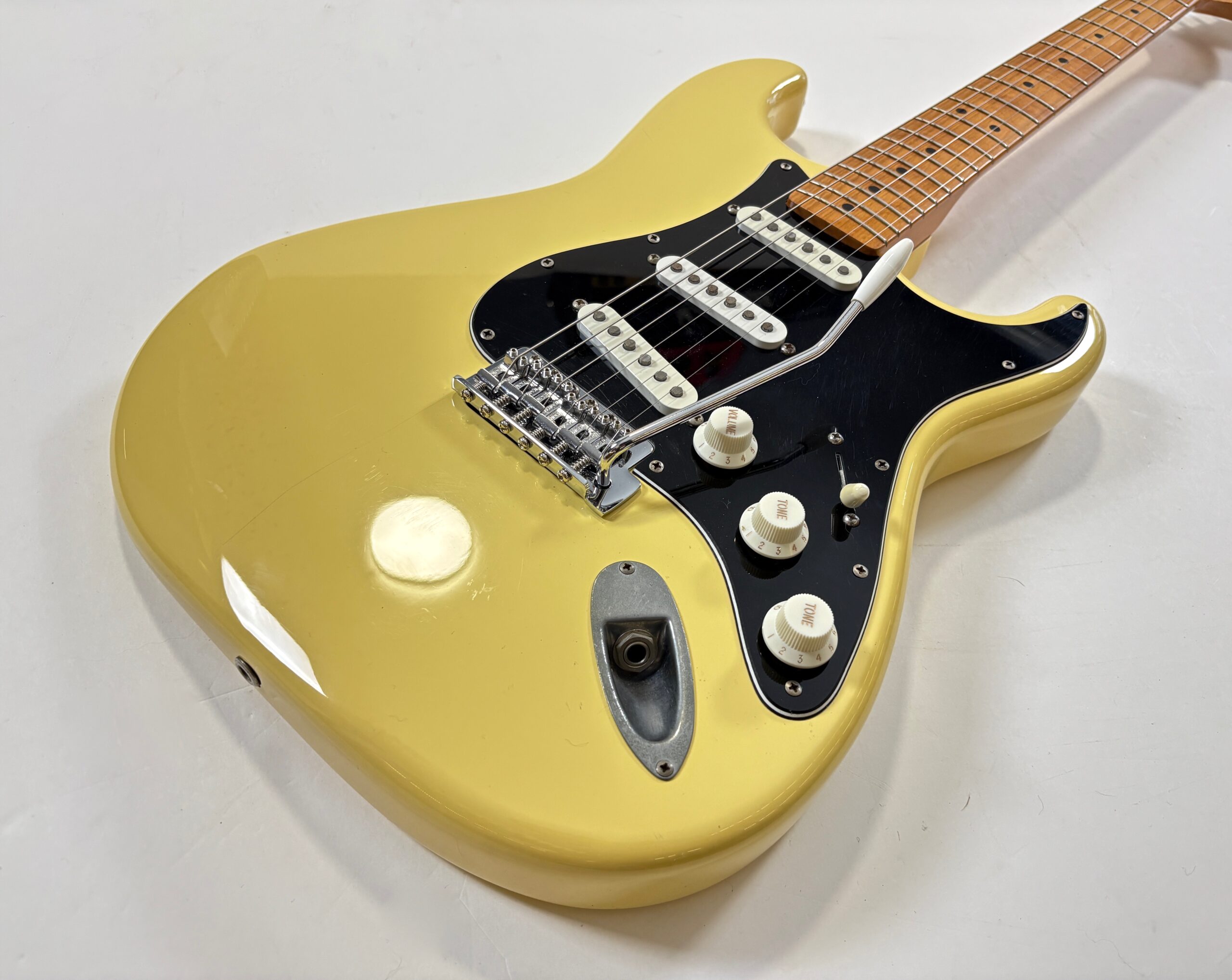 Fender Stratocaster ST-72 Vintage White 1993-1994 made in Japan - Thumbnail 4