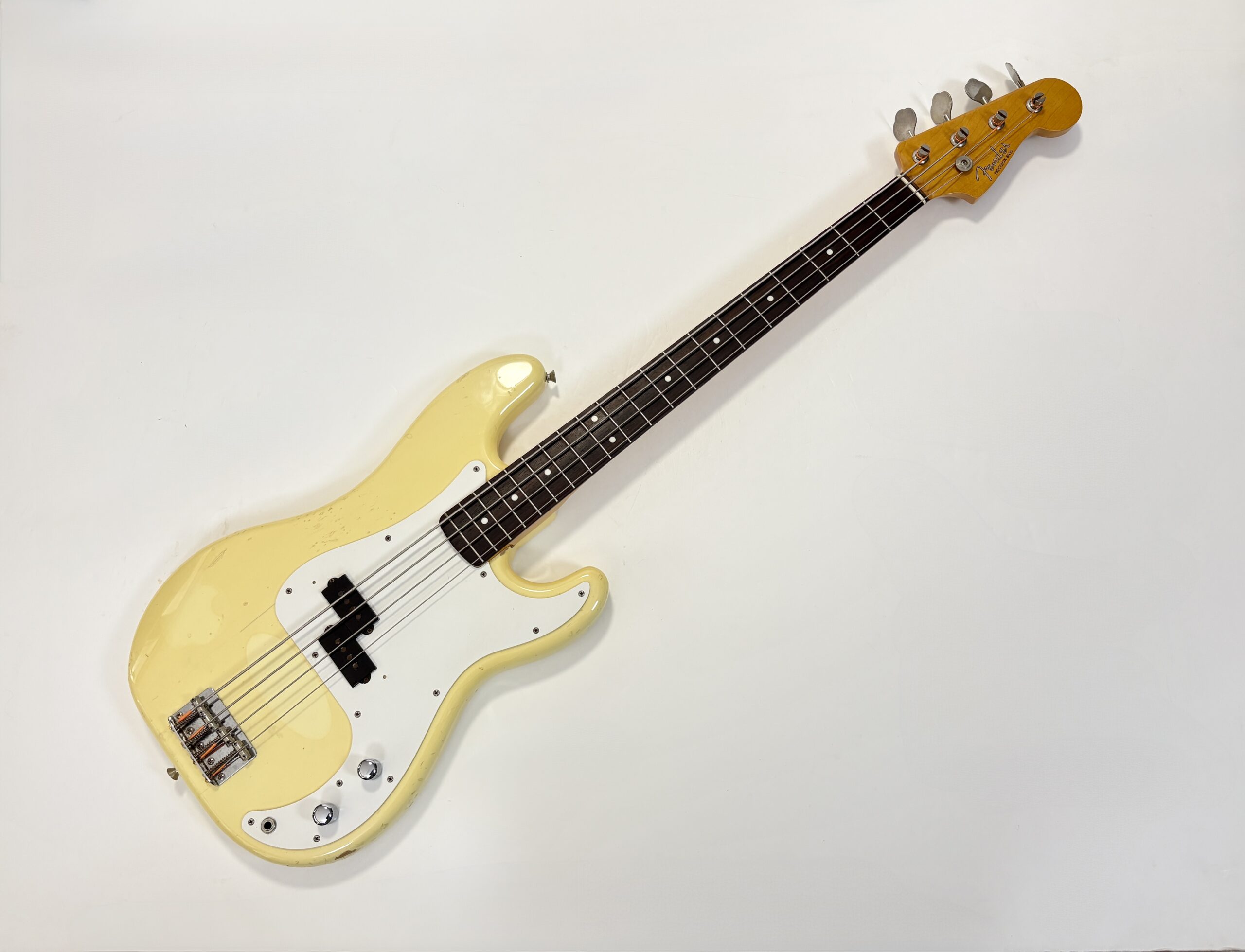 Fender Precision Bass PB-62 Vintage White 1997-2000 crafted in Japan - Image 1