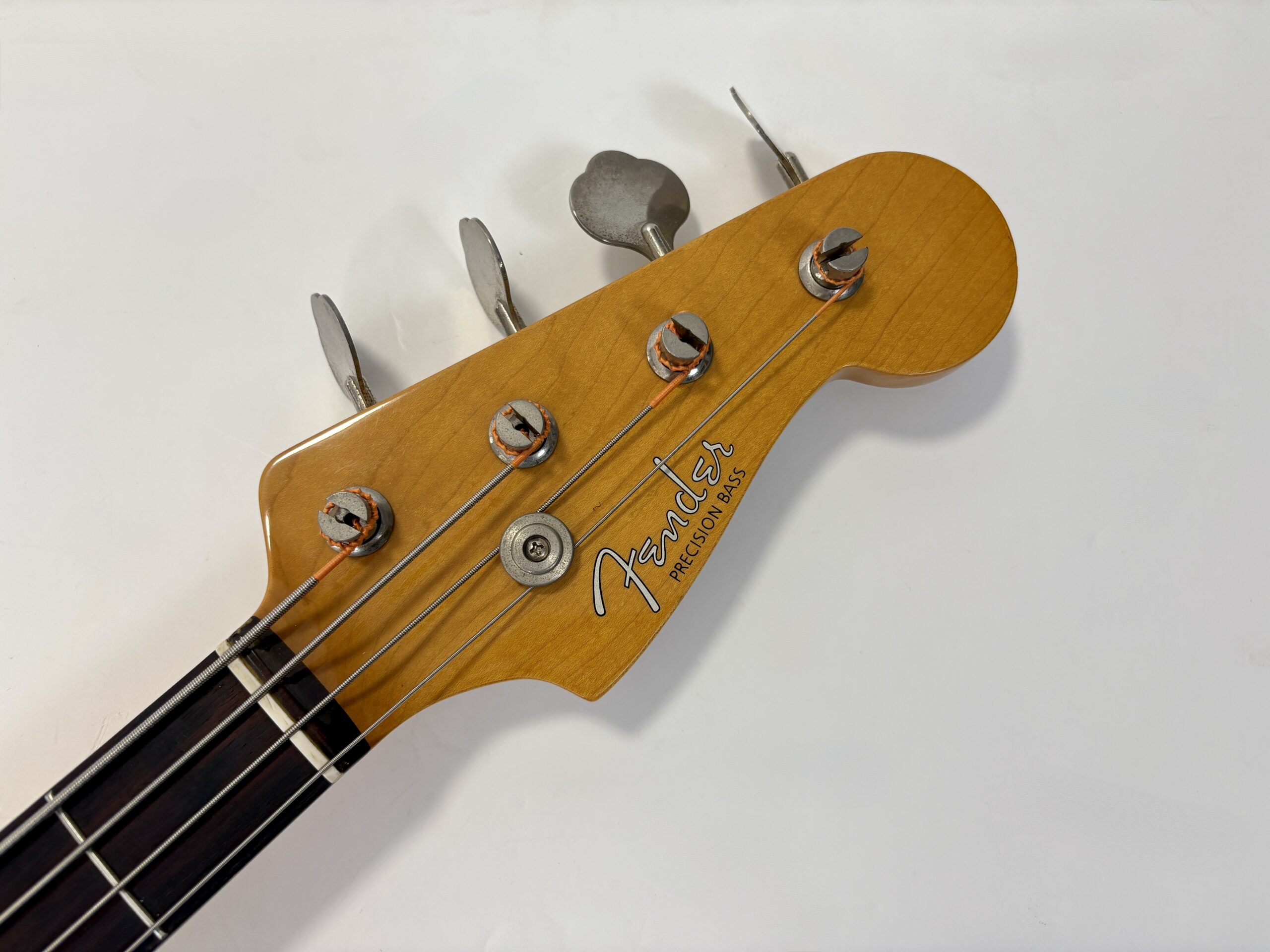 Fender Precision Bass PB-62 Vintage White 1997-2000 crafted in Japan - Thumbnail 2