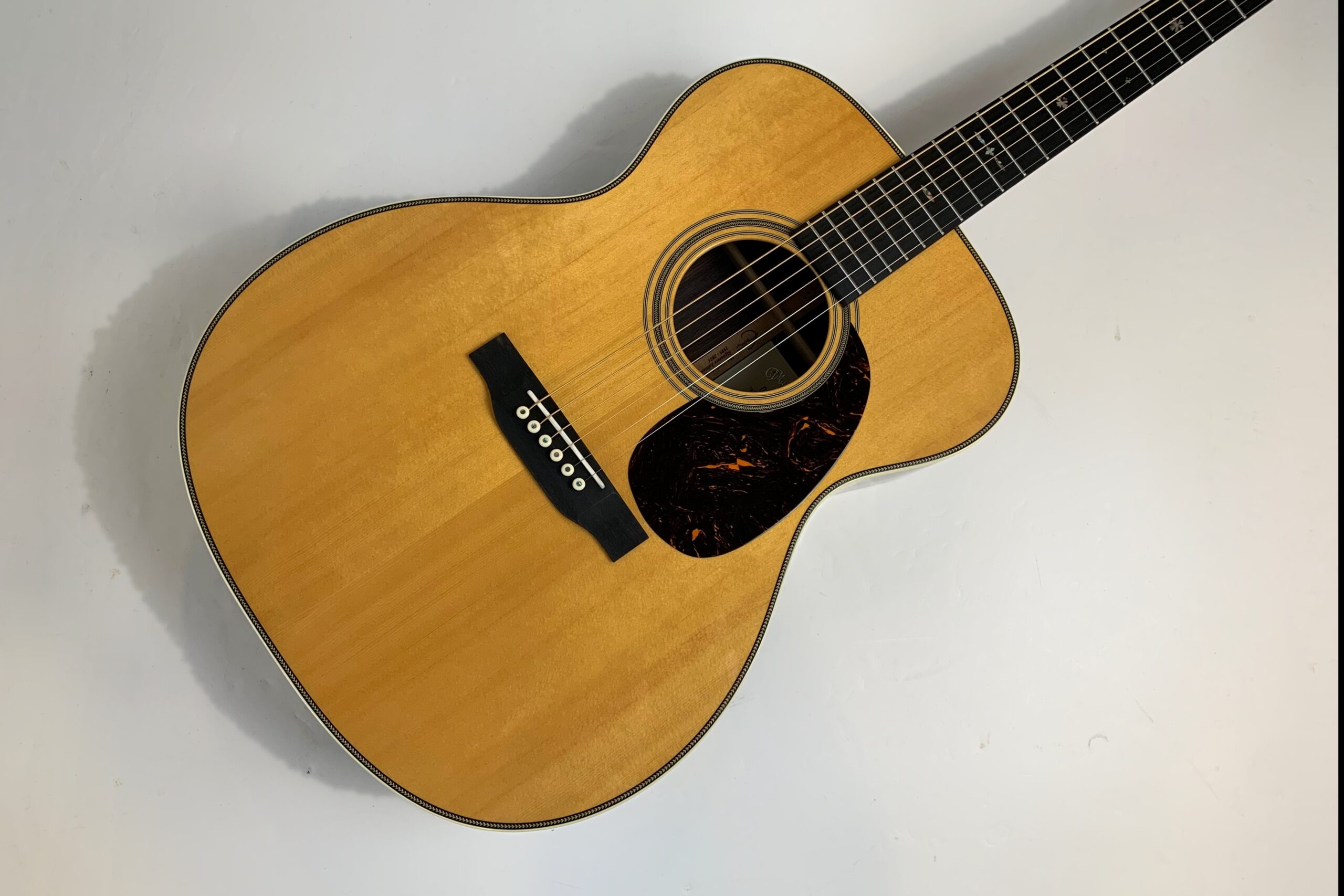 Martin 000-EC Eric Clapton Signature 30th Anniversary 2025 Antique Toner - Thumbnail 3